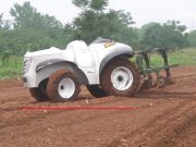 Il trattore a idrogeno cinese con controllo a distanza